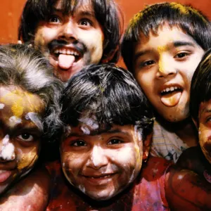 Holi kids
