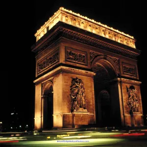 Arc de Triomphe at nite