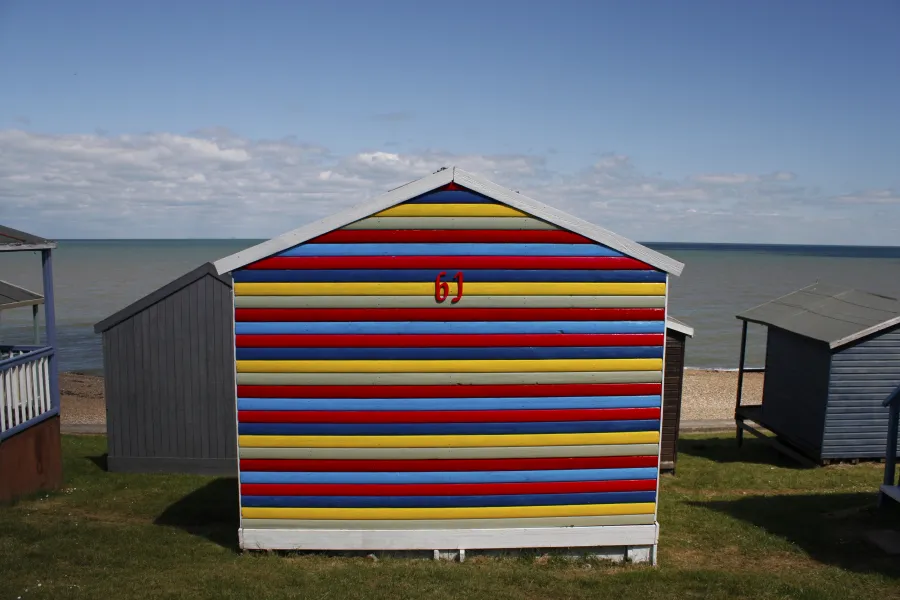 deadpan beachhut
