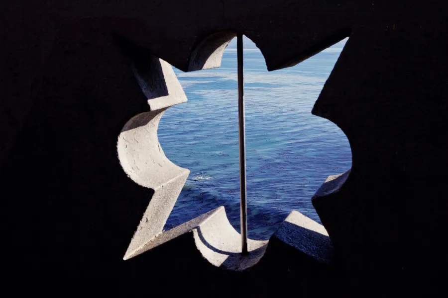 A peek at the ocean blue