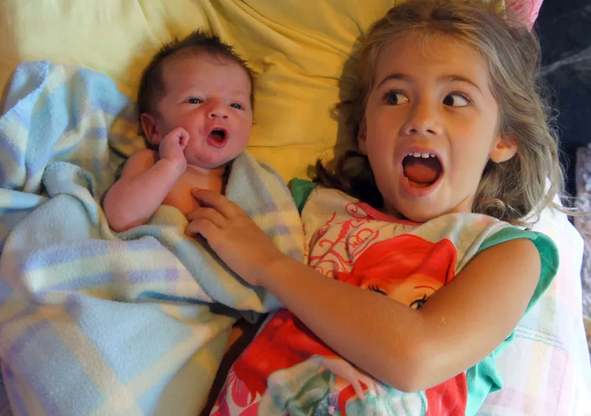 4 days old greets sister