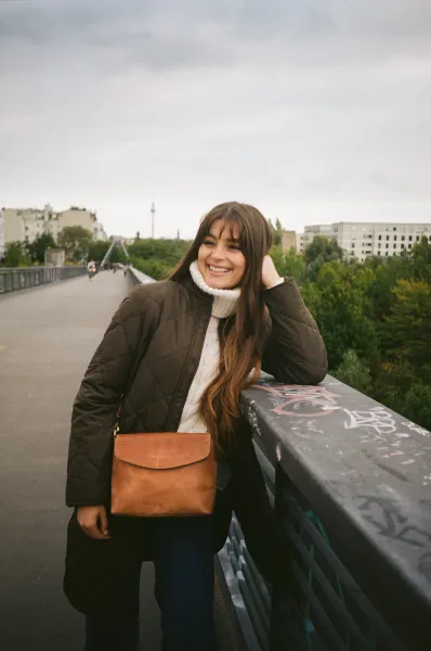 Gedeckte Farben und Rollkragenpullis – der Herbst ist da und wir feiern ihn mit unseren kuscheligsten Looks ????