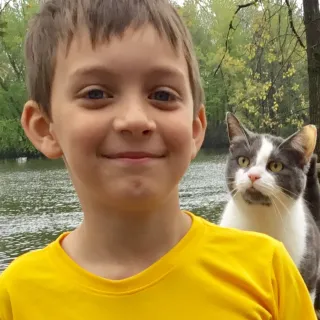 Kitty Pierre Photo Bomb